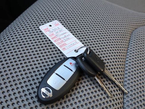 Used 2020 Nissan Frontier SV image 33