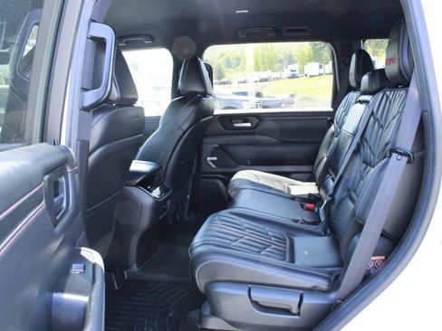 Used 2025 Nissan Armada PRO-4X AWD/4WD image 17