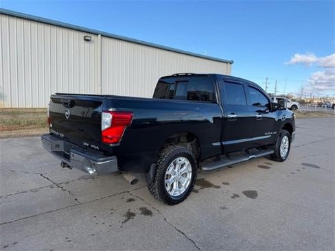 Used 2016 Nissan Titan SV image 3