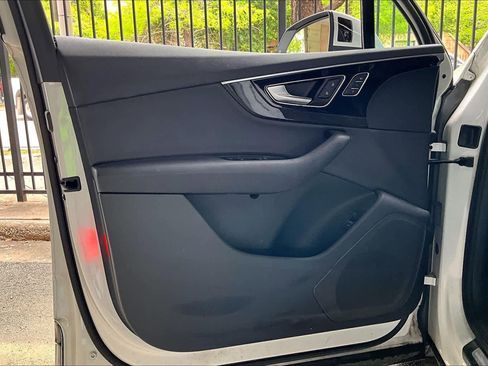 Used 2017 Audi Q7 3.0T Premium Plus image 21