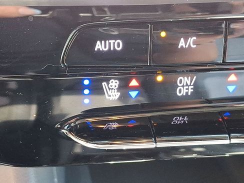 Certified 2023 Chevrolet Bolt EUV Premier FWD image 19