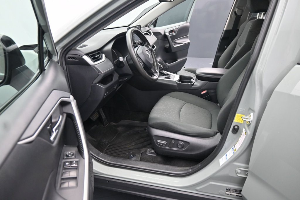Used 2021 Toyota RAV4 XLE w/ Convenience Package AWD/4WD image 17