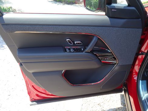 New 2025 Land Rover Range Rover Sport SE image 13