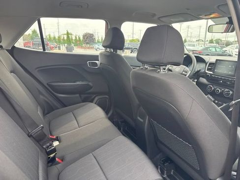 Used 2025 Hyundai Venue SE FWD image 24