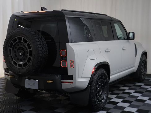 New 2026 Land Rover Defender 110 OCTA AWD/4WD image 21