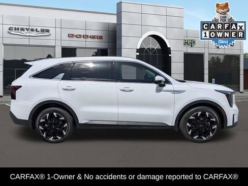 Used 2024 Kia Sorento EX w/ Panoramic Sunroof Package FWD image 2