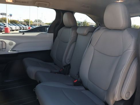 New 2026 Toyota Sienna XLE FWD image 29