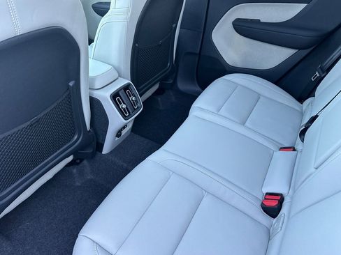 New 2026 Volvo XC40 B5 Ultra w/ Climate Package AWD/4WD image 4