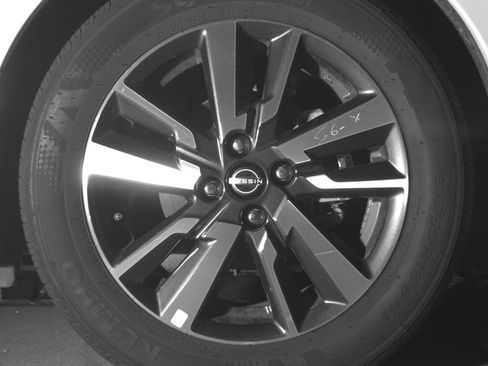 Used 2025 Nissan Versa SV image 13