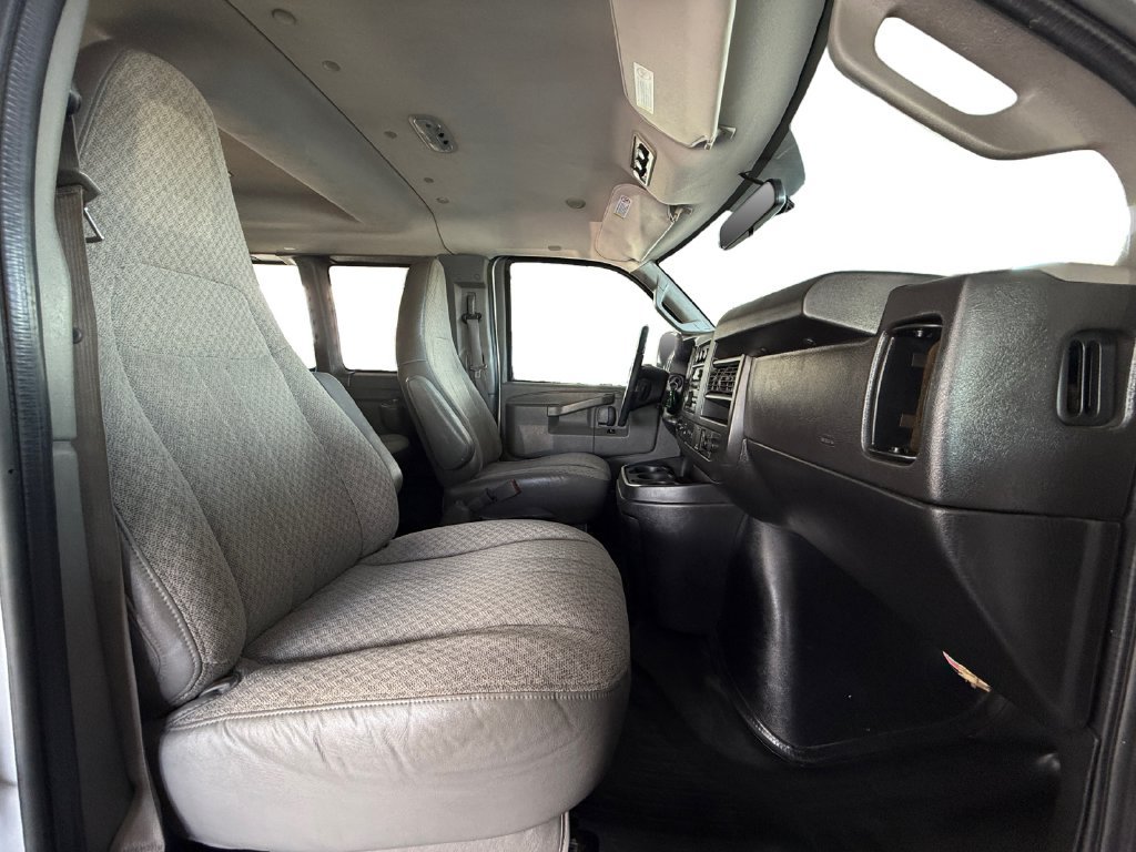 Used 2019 Chevrolet Express 3500 LS RWD image 17
