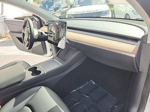 Used 2021 Tesla Model Y Performance image 25