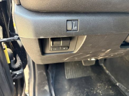 Certified 2025 Chevrolet Colorado Trail Boss AWD/4WD image 9