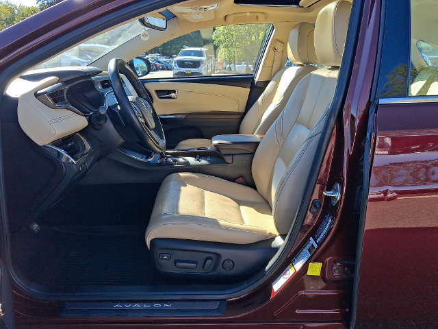 Used 2018 Toyota Avalon Limited w/ All Weather Liner Package FWD image 2