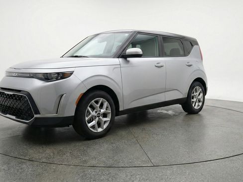 Used 2025 Kia Soul LX w/ LX Technology Package FWD image 3