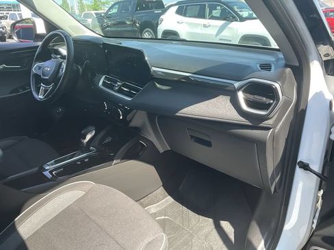 Certified 2024 Chevrolet TrailBlazer LT w/ Convenience Package FWD image 28