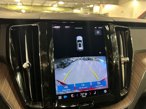 Certified 2022 Volvo XC60 B5 Momentum w/ Climate Package image 18