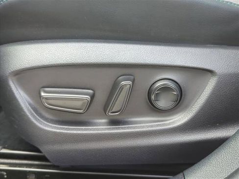 Used 2019 Toyota Prius XLE image 12