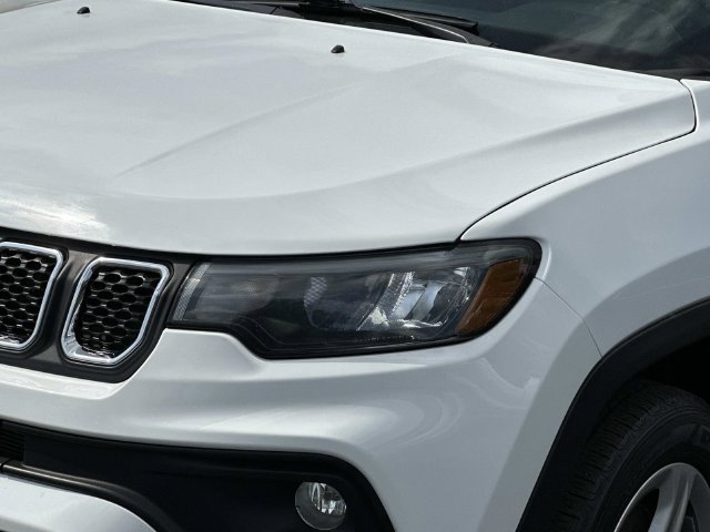 Used 2024 Jeep Compass Latitude AWD/4WD image 7