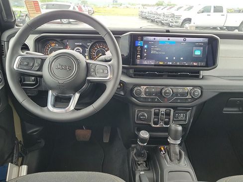 Used 2026 Jeep Wrangler Unlimited Sahara AWD/4WD image 10
