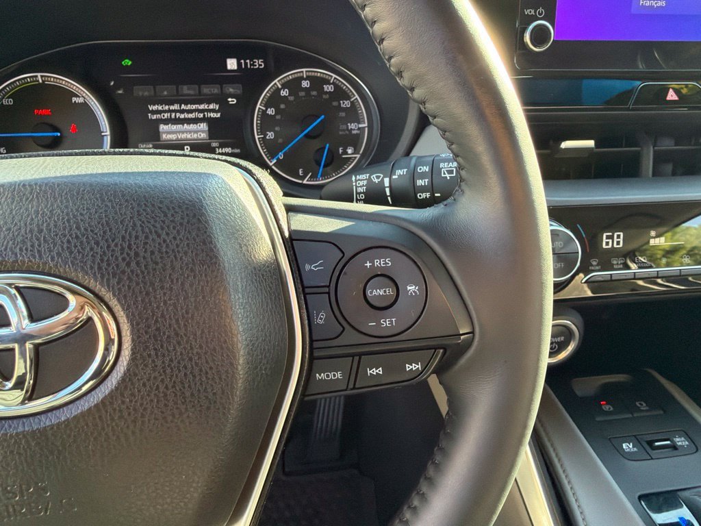 Used 2023 Toyota Venza LE AWD/4WD image 18