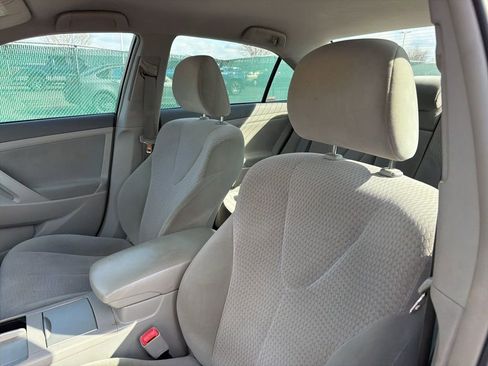 Used 2010 Toyota Camry LE image 12