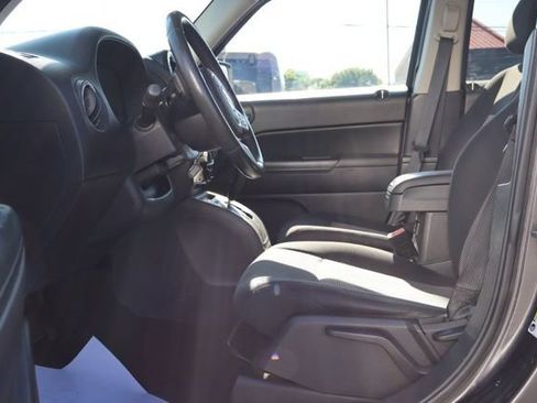 Used 2014 Jeep Patriot Latitude w/ Sun/Sound Group AWD/4WD image 15