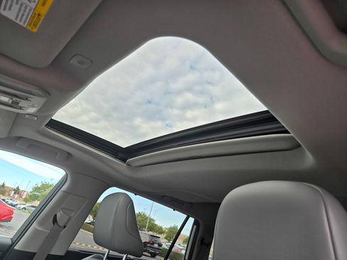 Used 2023 Toyota Highlander XLE AWD/4WD image 17