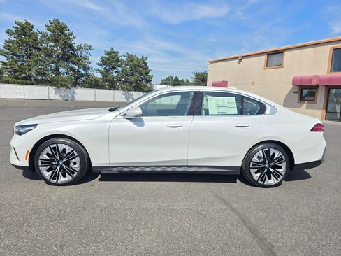 New 2027 BMW 530i xDrive AWD/4WD image 3