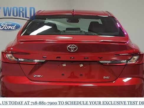 Used 2025 Toyota Camry SE w/ Convenience Package image 7