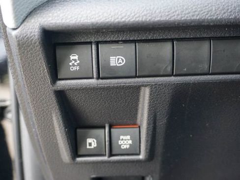 Used 2025 Toyota Sienna XLE FWD image 16