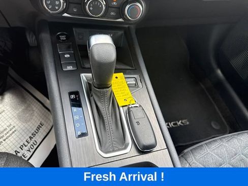 Used 2025 Nissan Kicks SV FWD image 8