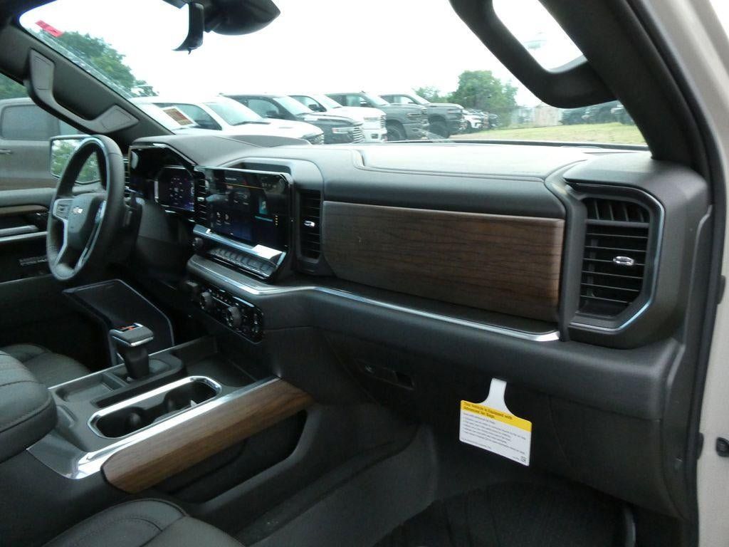 New 2026 Chevrolet Silverado 1500 High Country AWD/4WD image 16