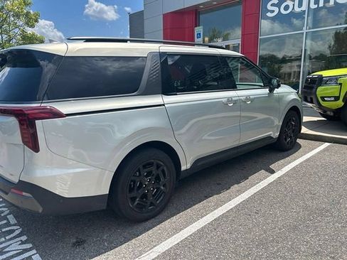 Certified 2025 Kia Carnival SX Prestige FWD image 3