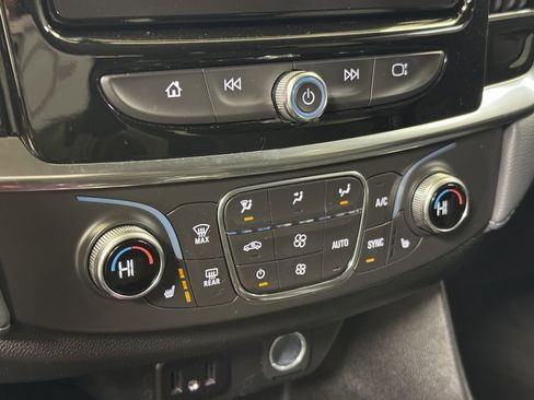 Used 2019 Chevrolet Traverse LT image 38