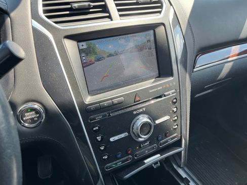 Used 2018 Ford Explorer Platinum AWD/4WD image 16