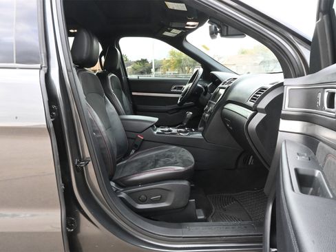 Used 2019 Ford Explorer XLT w/ Equipment Group 202A image 26