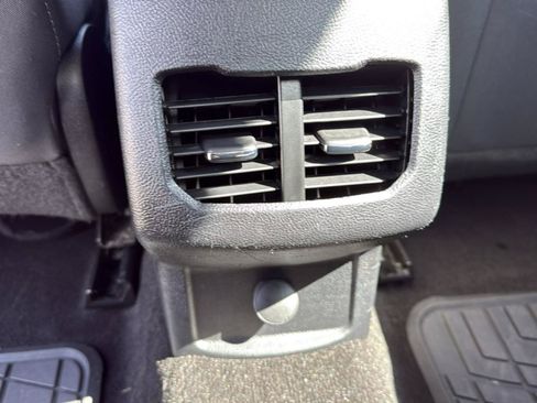 Used 2019 Ford Fusion SE FWD image 26