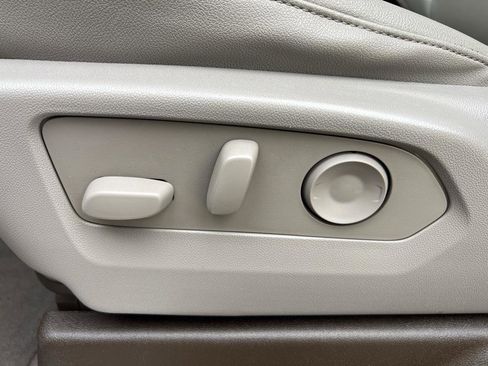 Used 2022 GMC Sierra 1500 SLT w/ SLT Convenience Package image 22