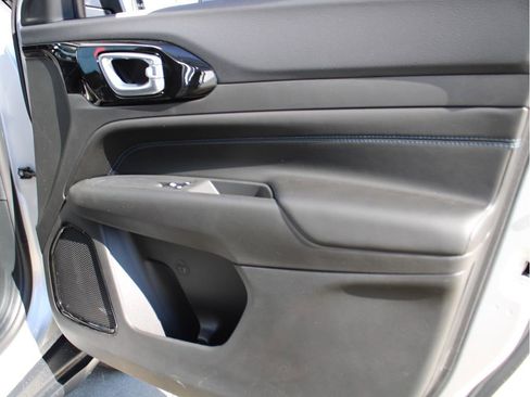 New 2026 Jeep Compass Limited image 24