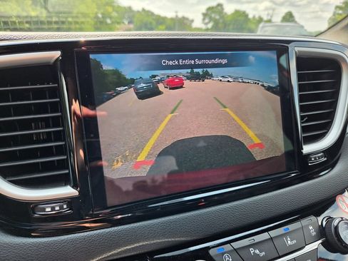 Used 2025 Chrysler Pacifica Select FWD image 26