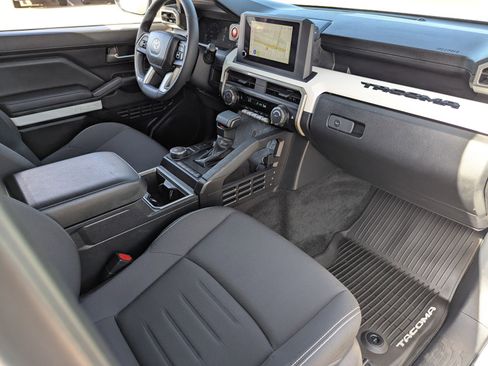 Used 2024 Toyota Tacoma TRD Sport image 12