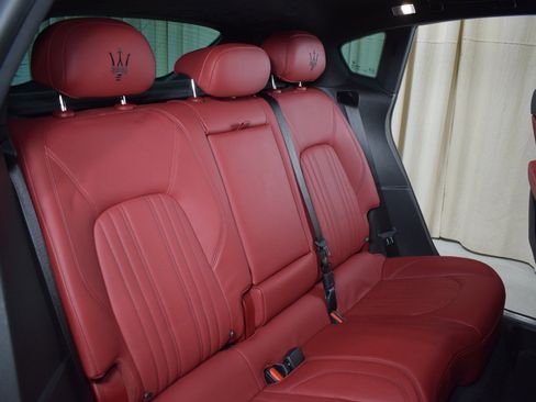 Used 2022 Maserati Levante Modena image 19