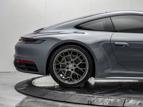 Used 2024 Porsche 911 Carrera RWD image 19