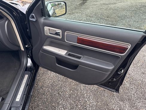 Used 2007 Lincoln MKZ image 21