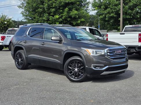 Used 2019 GMC Acadia SLT FWD image 2