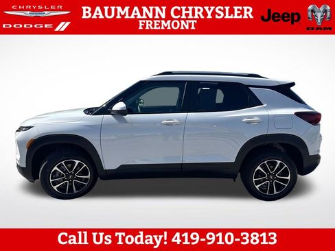 Used 2025 Chevrolet TrailBlazer LT AWD/4WD image 3