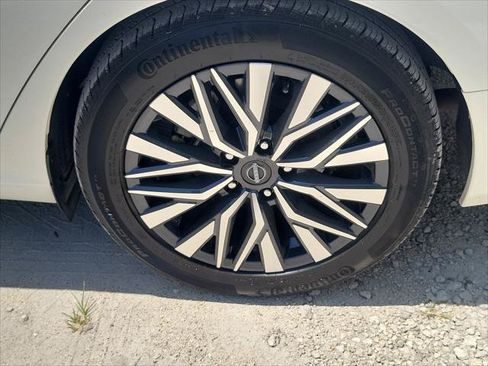 Used 2024 Nissan Altima 2.5 SV FWD image 7