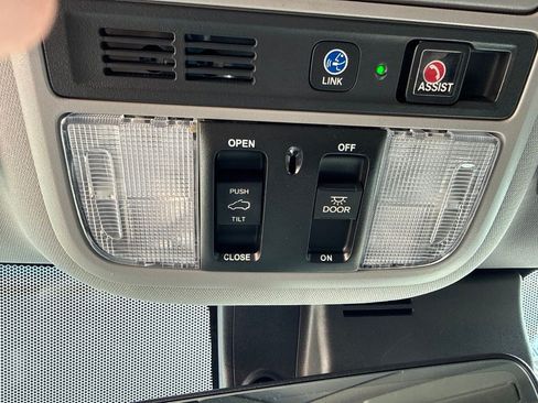Used 2022 Honda Pilot Touring image 4