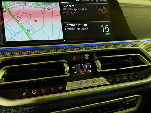 Used 2022 BMW X6 xDrive40i w/ M Sport Package AWD/4WD image 16