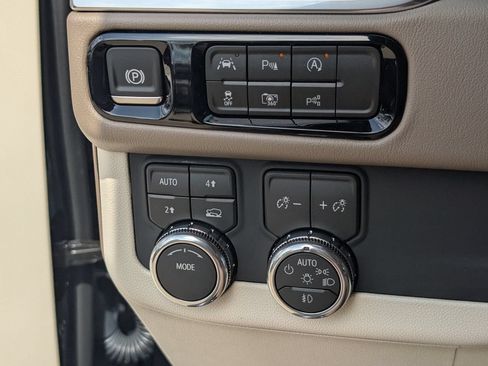 New 2026 GMC Yukon Denali AWD/4WD image 17